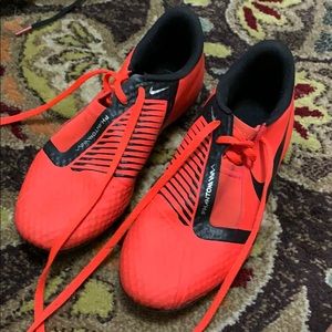 Boys 5Y Nike soccer cleats.
